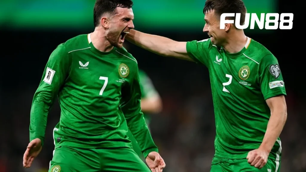 Troy Parrott ăn mừng sau bàn mở tỷ số, giúp Ireland tạo lợi thế sớm trên sân nhà